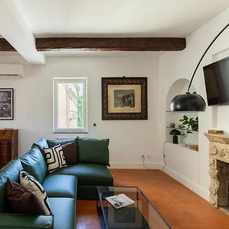 Iflat Trastevere Stylish 4 Bedroom Penthouse شقة