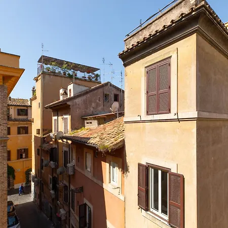 Iflat Trastevere Stylish 4 Bedroom Penthouse شقة