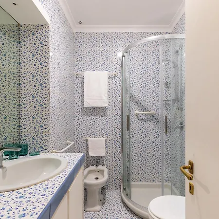 Iflat Trastevere Stylish 4 Bedroom Penthouse شقة